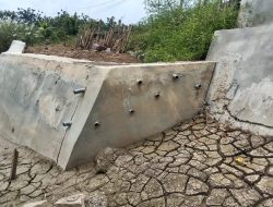 Baru Selesai Beberapa Bulan, Pengerjaan Pembangunan Perkuatan Tebing Senilai 1,8 M Sudah Retak